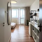 Air-conditioned Studio, Close To Centre & Tram Stop * Братислава