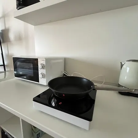 Air-conditioned Studio, Close To Centre & Tram Stop *