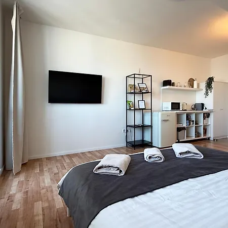 公寓 Air-conditioned Studio, Close To Centre & Tram Stop *