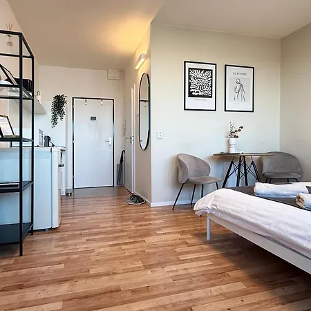 Apartmán Air-conditioned Studio, Close To Centre & Tram Stop *