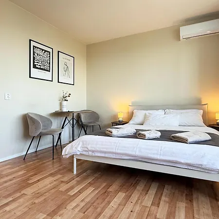 Air-conditioned Studio, Close To Centre & Tram Stop