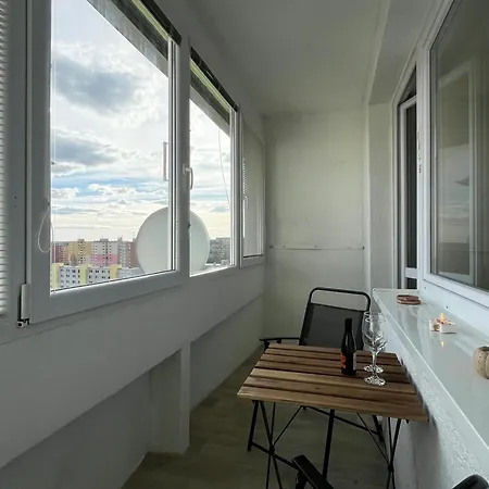 Air-conditioned Studio, Close To Centre & Tram Stop 公寓 *