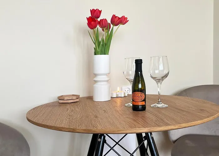 Air-conditioned Studio, Close To Centre & Tram Stop *