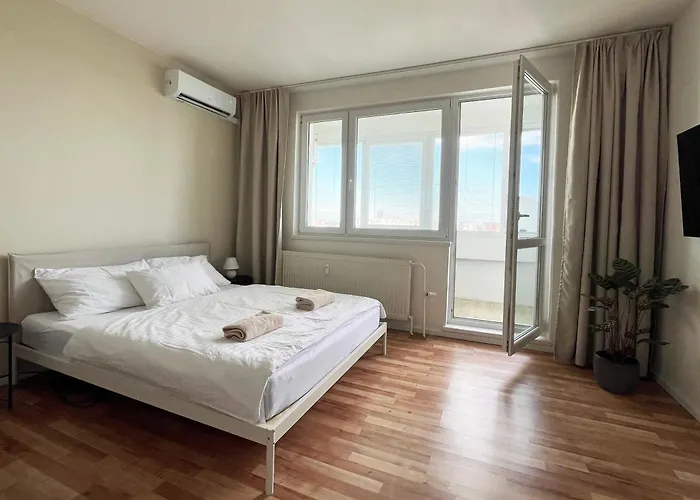 Air-conditioned Studio, Close To Centre & Tram Stop