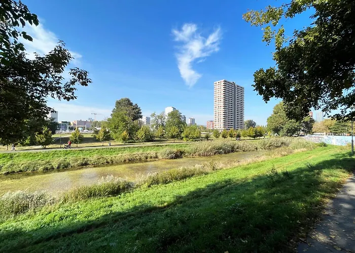 Air-conditioned Studio, Close To Centre & Tram Stop Lägenhet *