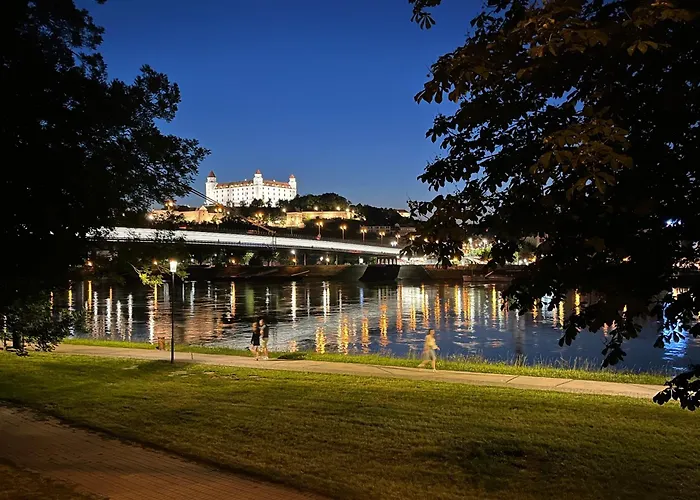 Air-conditioned Studio, Close To Centre & Tram Stop Lägenhet *