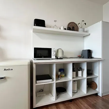 Air-conditioned Studio, Close To Centre & Tram Stop